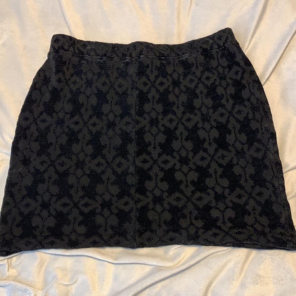 St. John evening by Maria gray size 10 black chenille burnout mini skirt